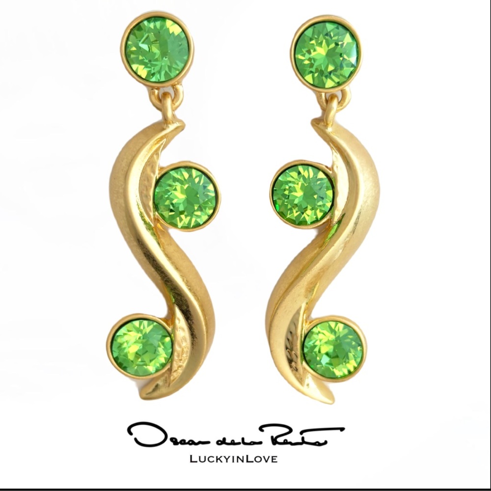 Oscar de la Renta
Crystal Wave Drop Earrings Gold with Green Crystals
